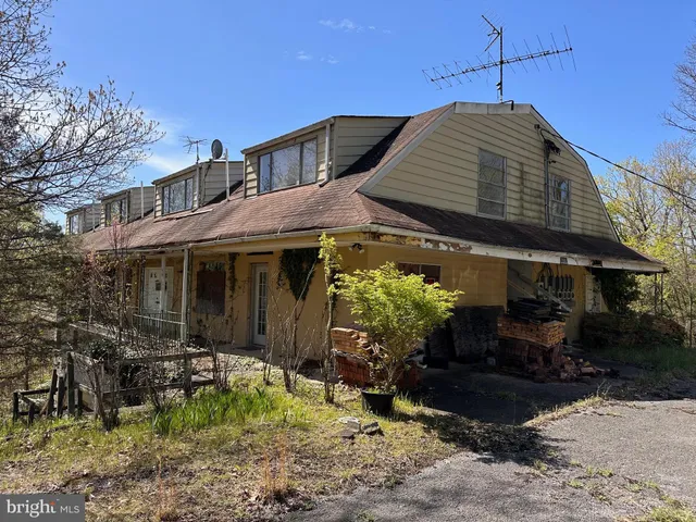 $315,000 | 281 Misty Lane, Berkeley Springs, WV 25411