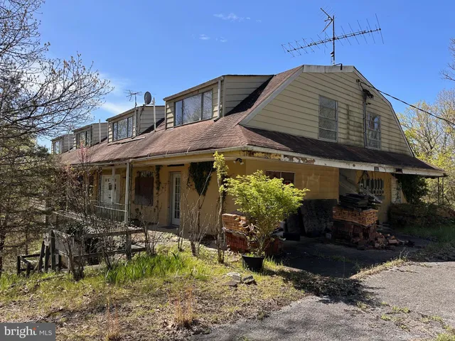 $315,000 | 281 Misty Lane, Berkeley Springs, WV 25411