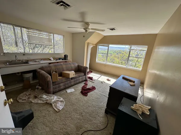 $315,000 | 281 Misty Lane, Berkeley Springs, WV 25411