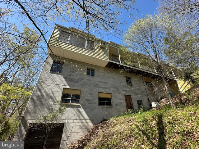 $315,000 | 281 Misty Lane, Berkeley Springs, WV 25411