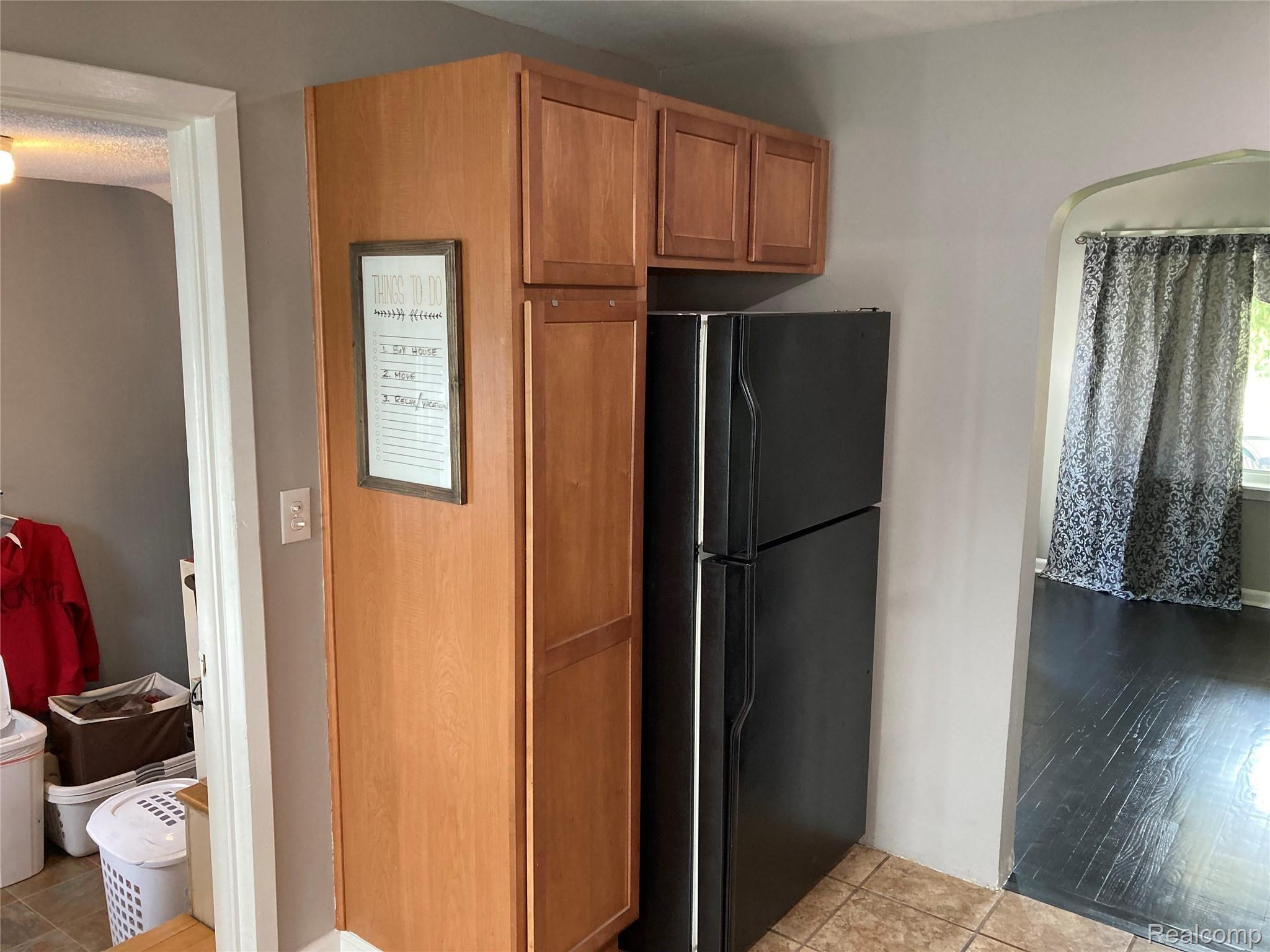 19200 Inkster Road Redford, MI 48240 - Photo 9 of 16 Kitchen.jpg