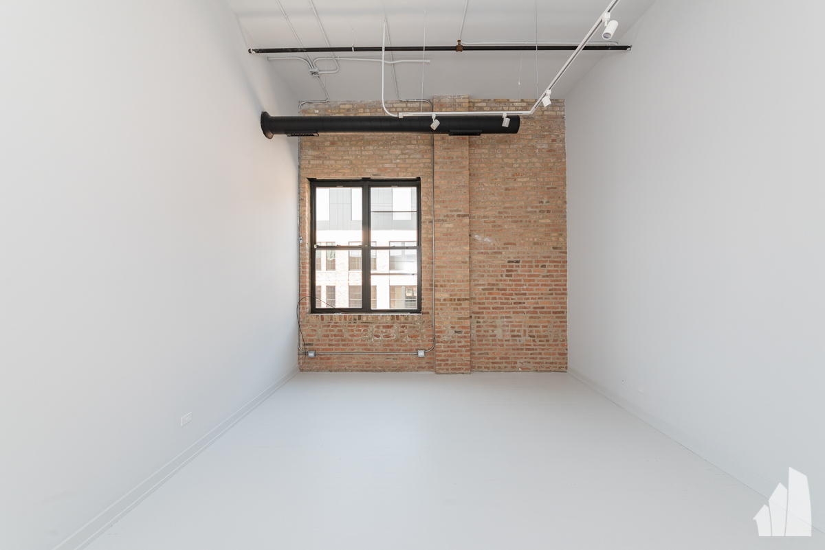 213 North Racine Avenue, Unit 305 Chicago, IL 60607 - Photo 17 of 22 a view of an empty room with a window