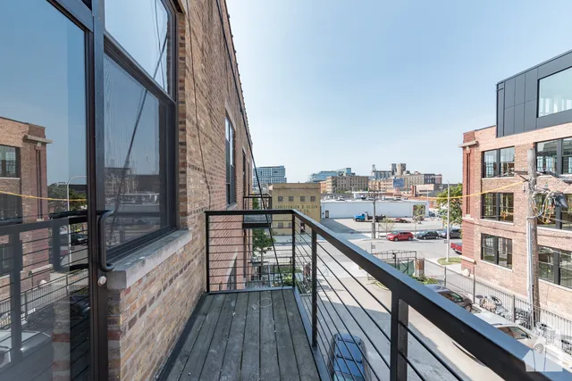 $3,250 | 213 North Racine Avenue, Unit 305, Chicago, IL 60607