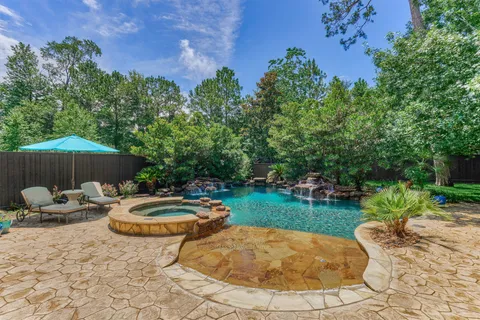 $1,900,000 | 66 South Player Manor Circle, The Woodlands, TX 77382