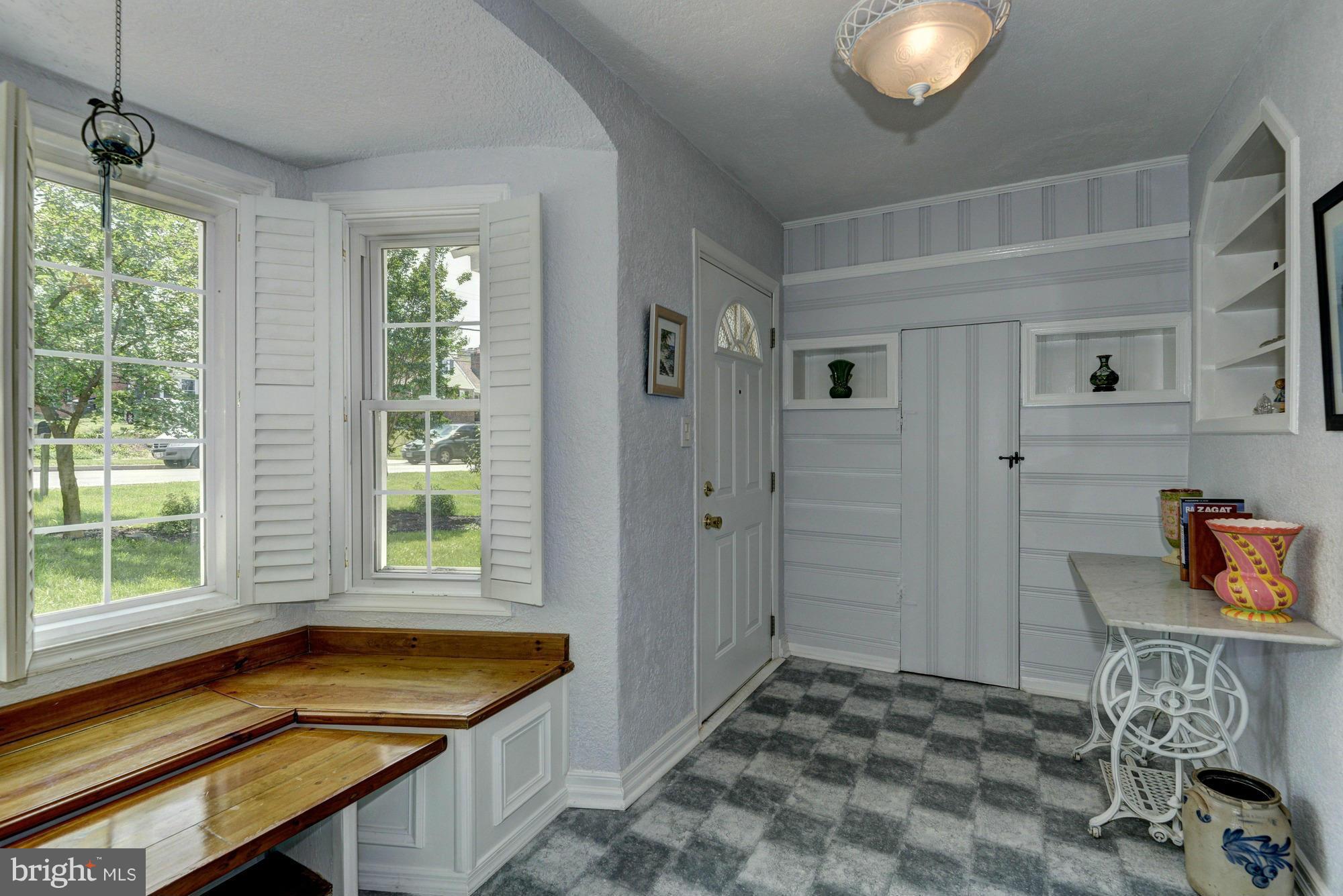 1934 Old Frederick Road Catonsville, MD 21228 - Photo 3 of 26 Foyer