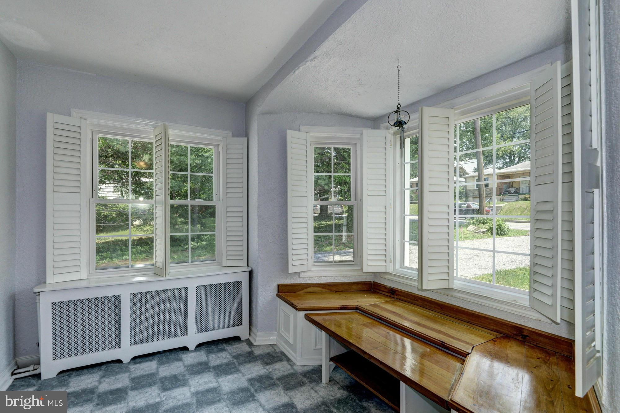 1934 Old Frederick Road Catonsville, MD 21228 - Photo 4 of 26 Foyer