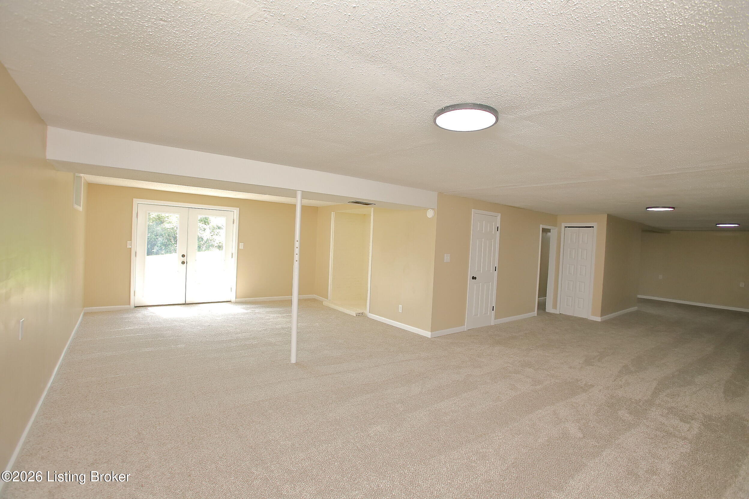 4489 Shepherdsville Road Elizabethtown, KY 42701 - Photo 37 of 51 Basement Family Room