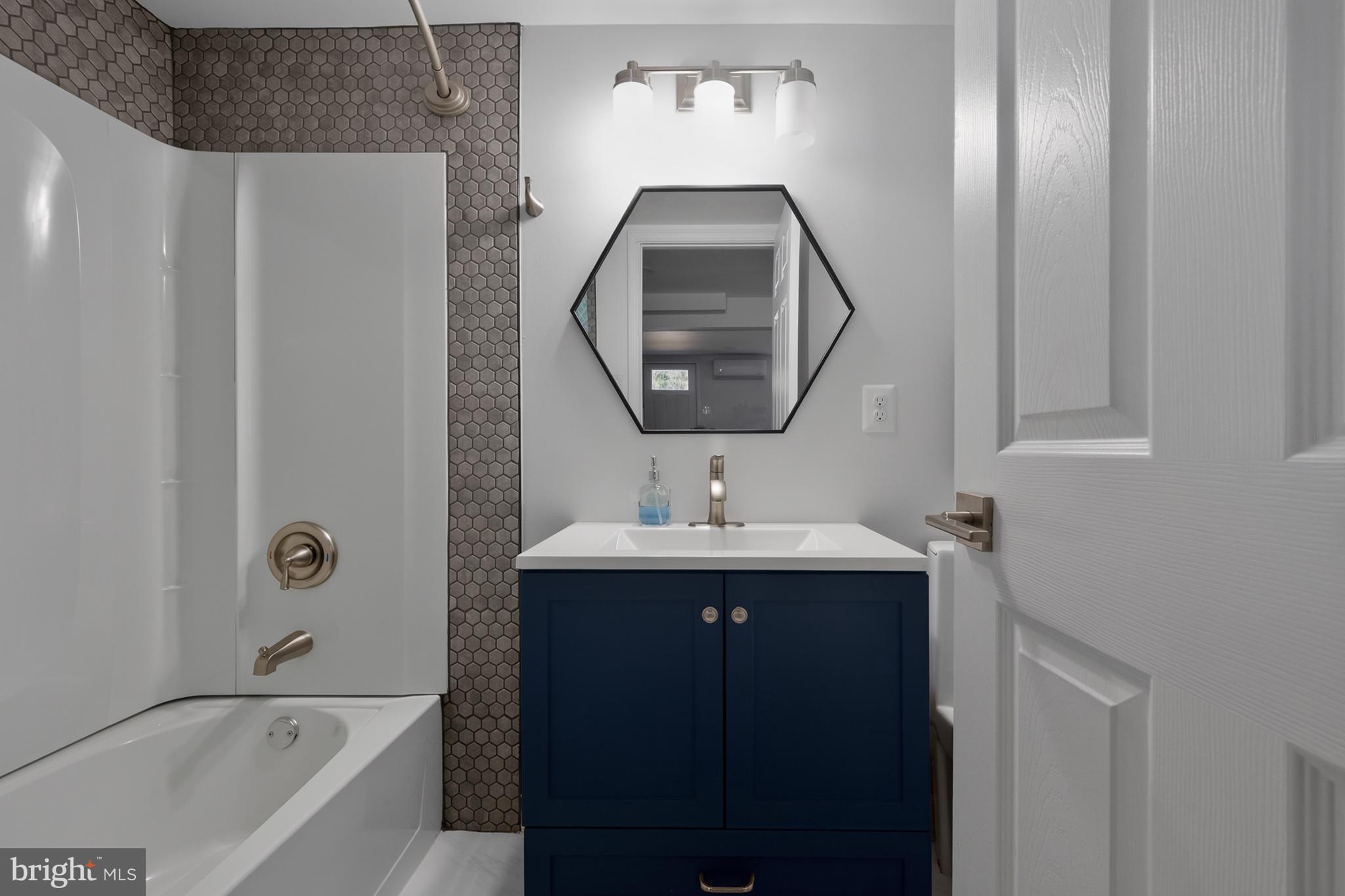4401 Roundhill Road Alexandria, VA 22310 - Photo 20 of 38 Full bath downstairs