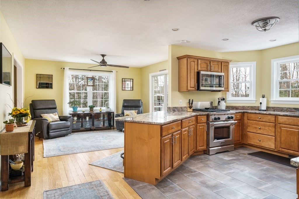 326 Fomer Road Southampton, MA 01073 - Photo 8 of 42 Gallery Image 8