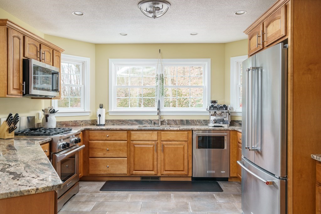 326 Fomer Road Southampton, MA 01073 - Photo 10 of 42 Gallery Image 10
