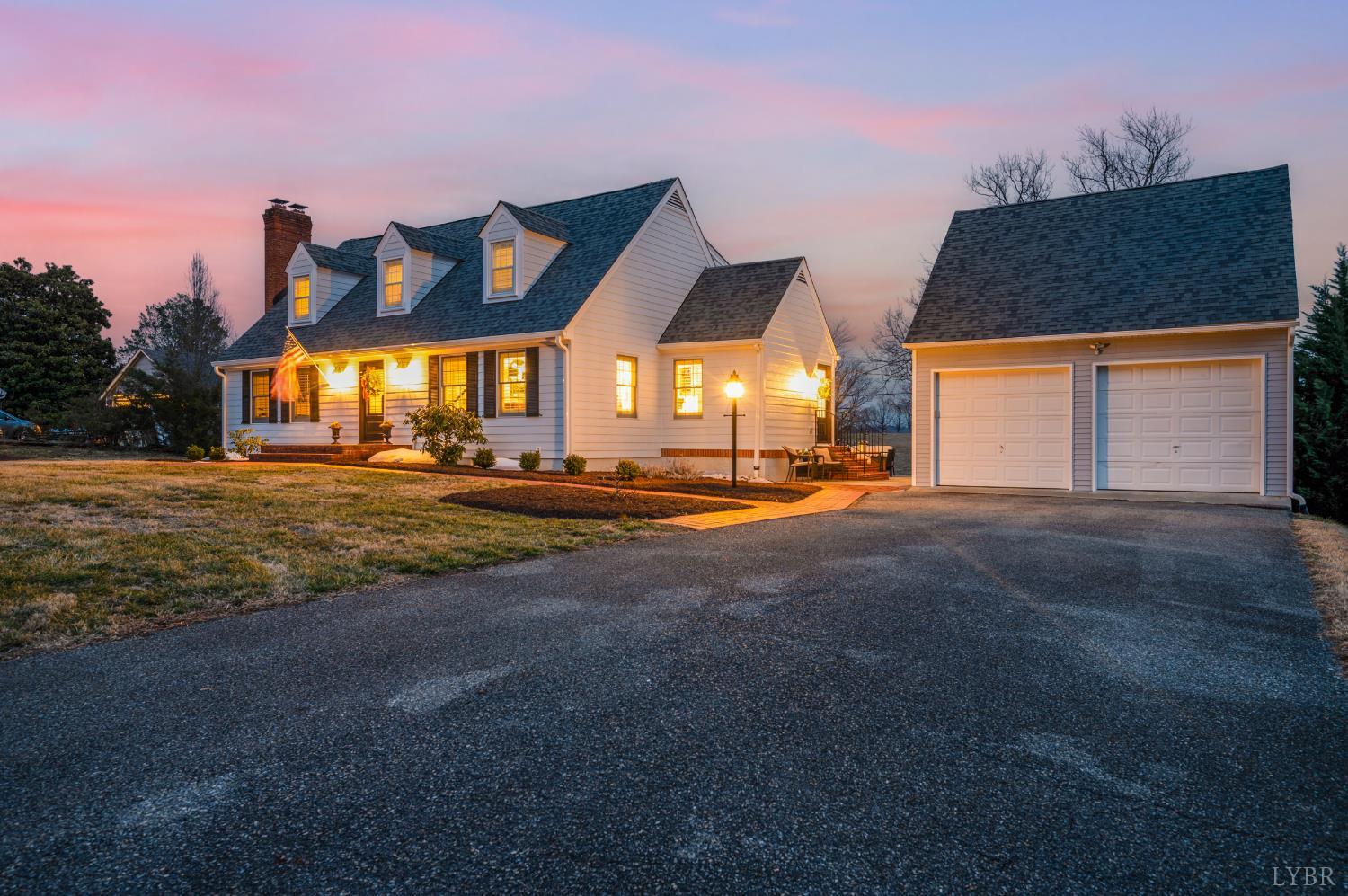 1726 Three Otters Road Bedford, VA 24523 - Photo 4 of 67