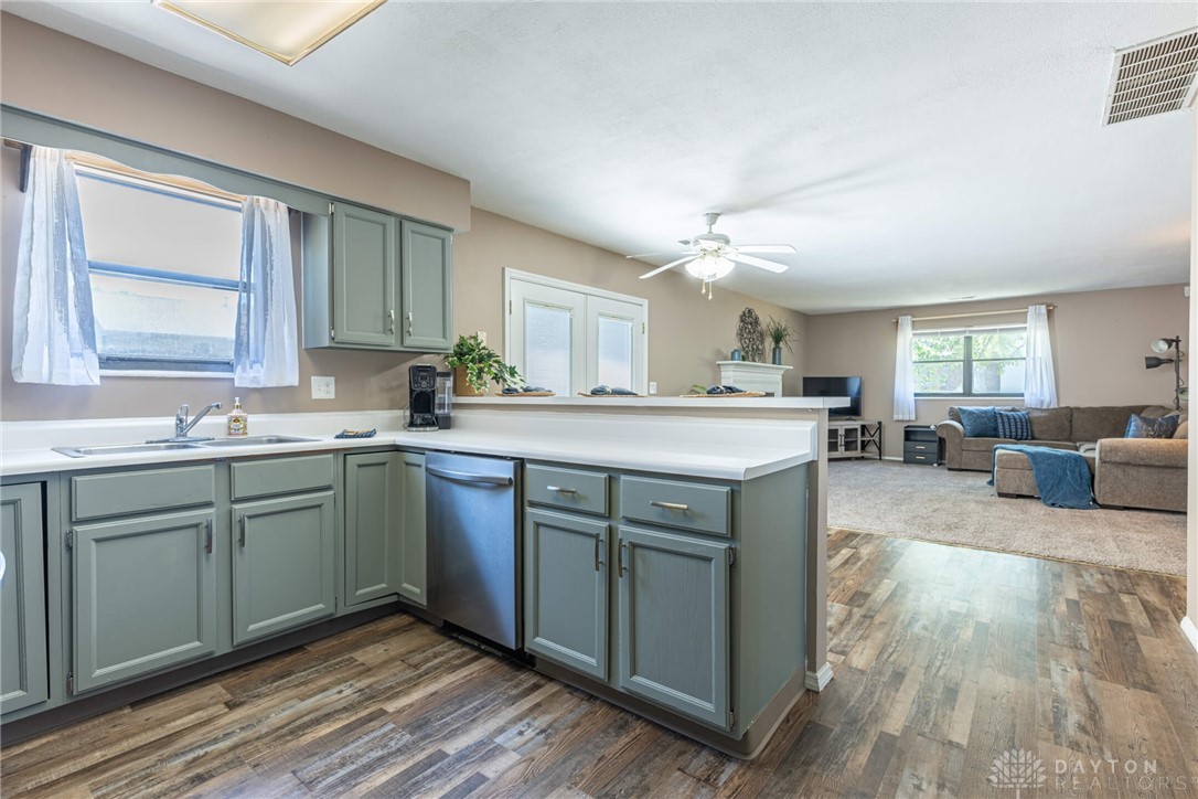 6808 Charlesgate Road Huber Heights, OH 45424 - Photo 11 of 38 Kitchen