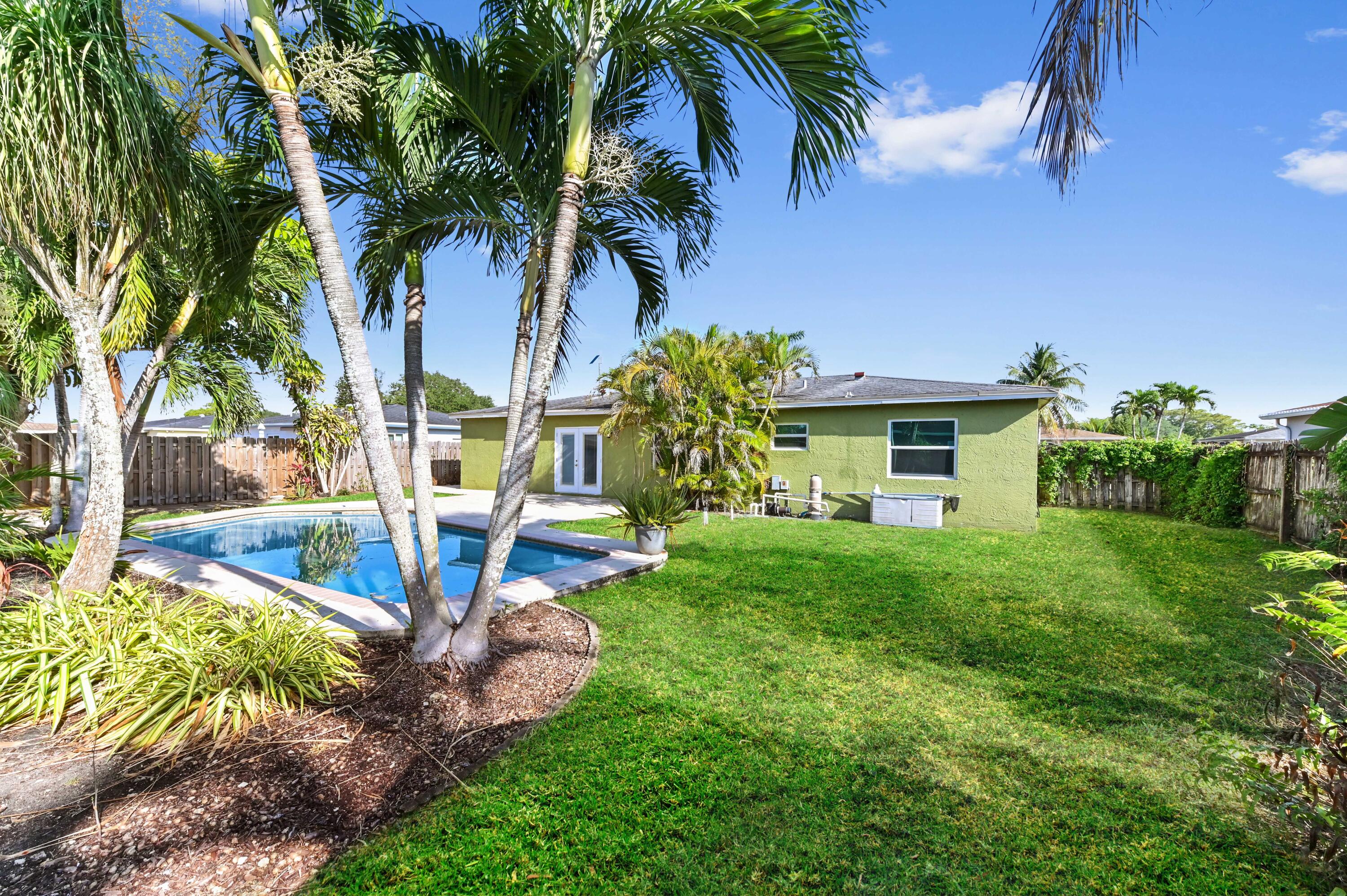 4600 Baldric Street Boca Raton, FL 33428 - Photo 32 of 33 27 Rear 03
