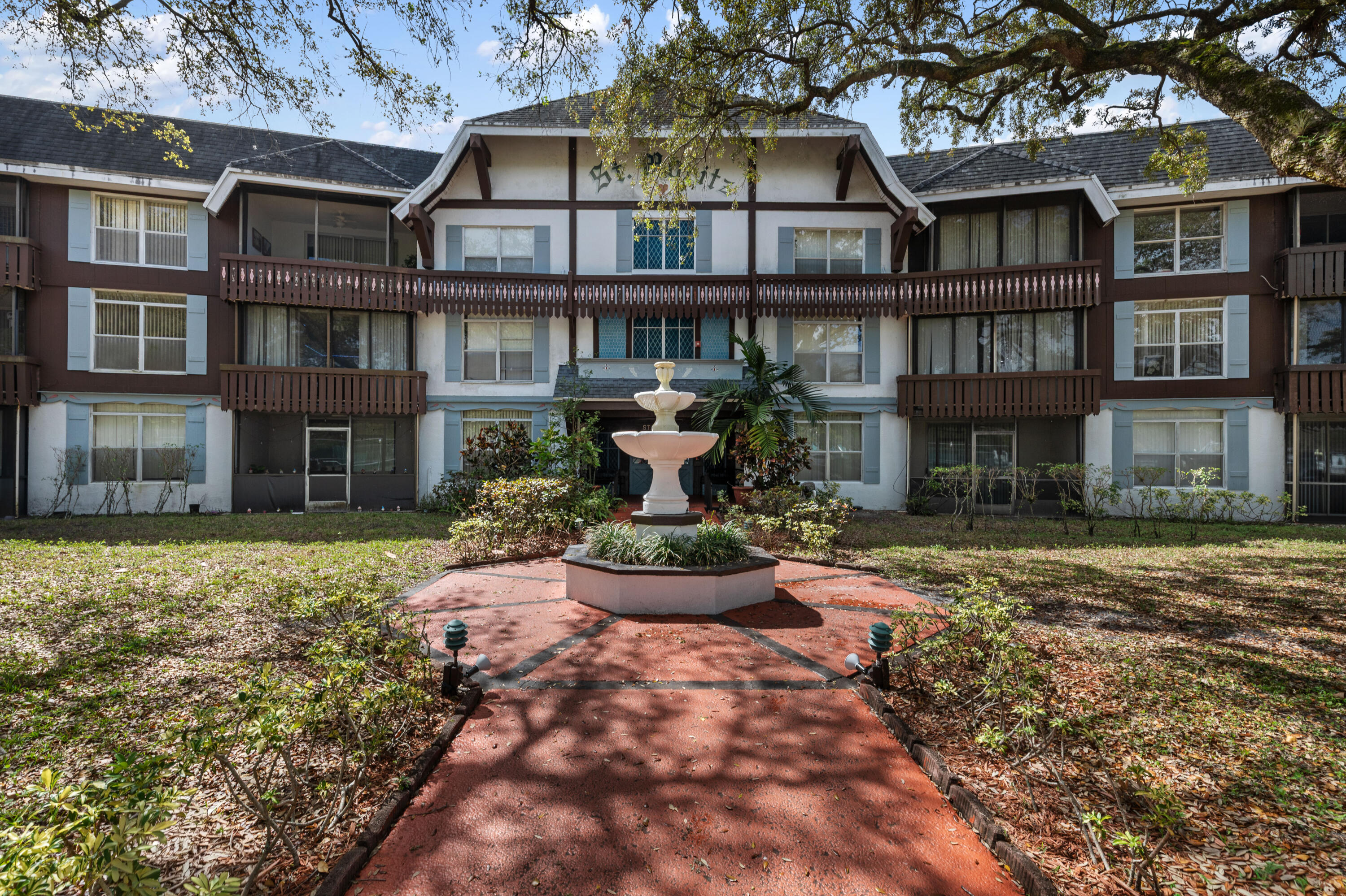 3710 Inverrary Drive, Unit 2G Lauderhill, FL 33319 - Photo 14 of 42 1I6A3339