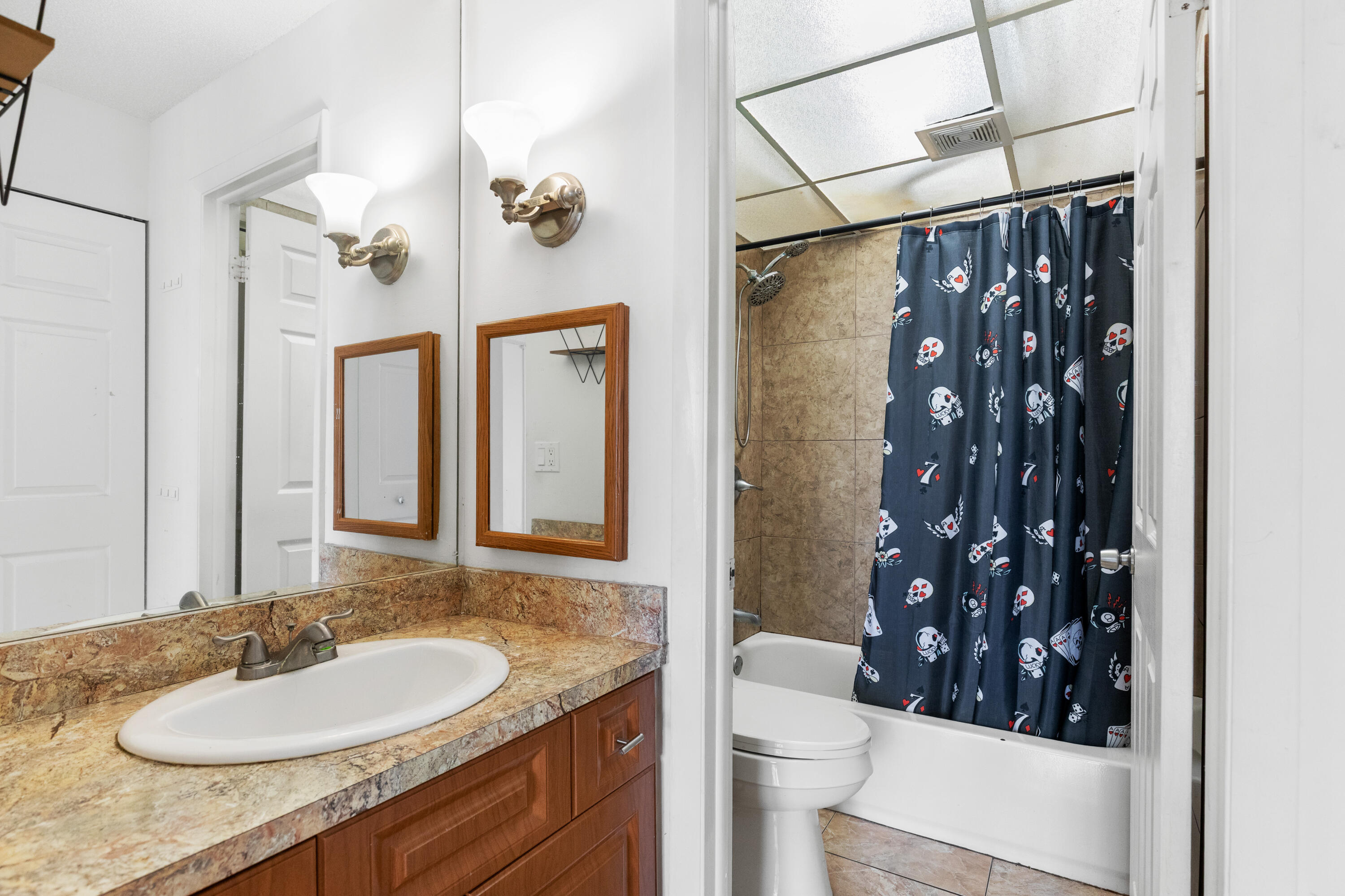 3710 Inverrary Drive, Unit 2G Lauderhill, FL 33319 - Photo 20 of 42 1I6A3289