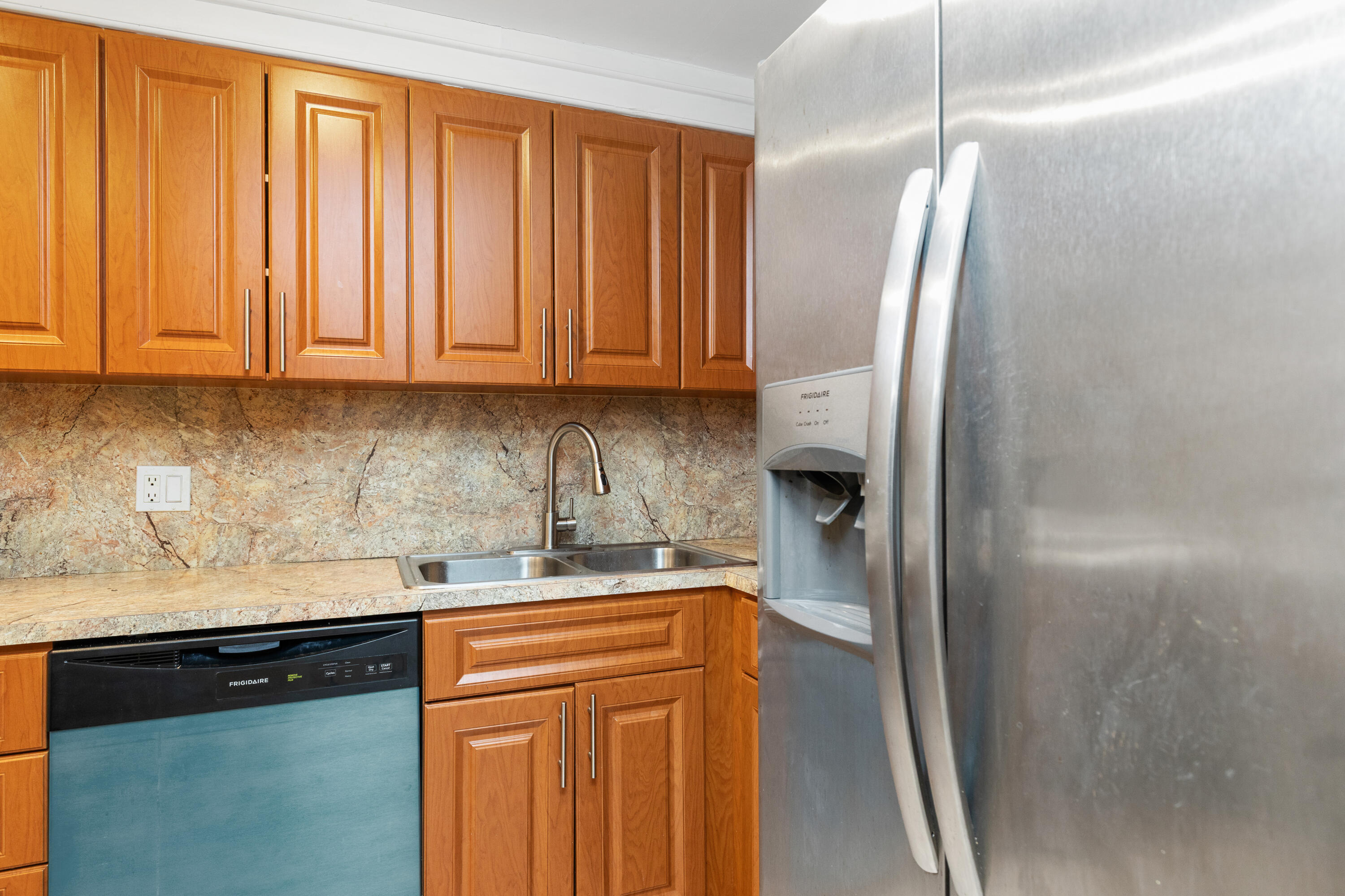 3710 Inverrary Drive, Unit 2G Lauderhill, FL 33319 - Photo 24 of 42 1I6A3323