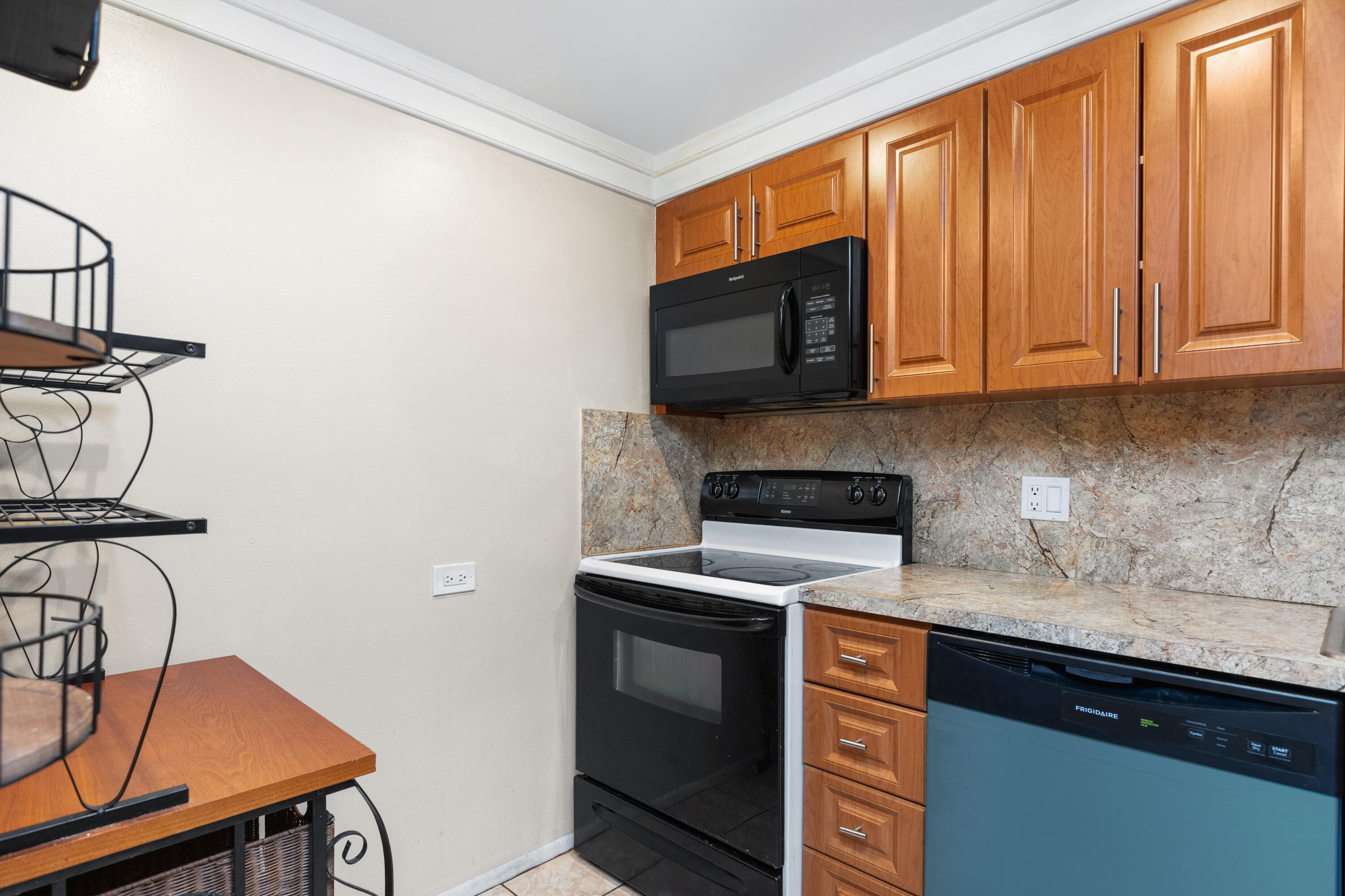 3710 Inverrary Drive, Unit 2G Lauderhill, FL 33319 - Photo 25 of 42 1I6A3326