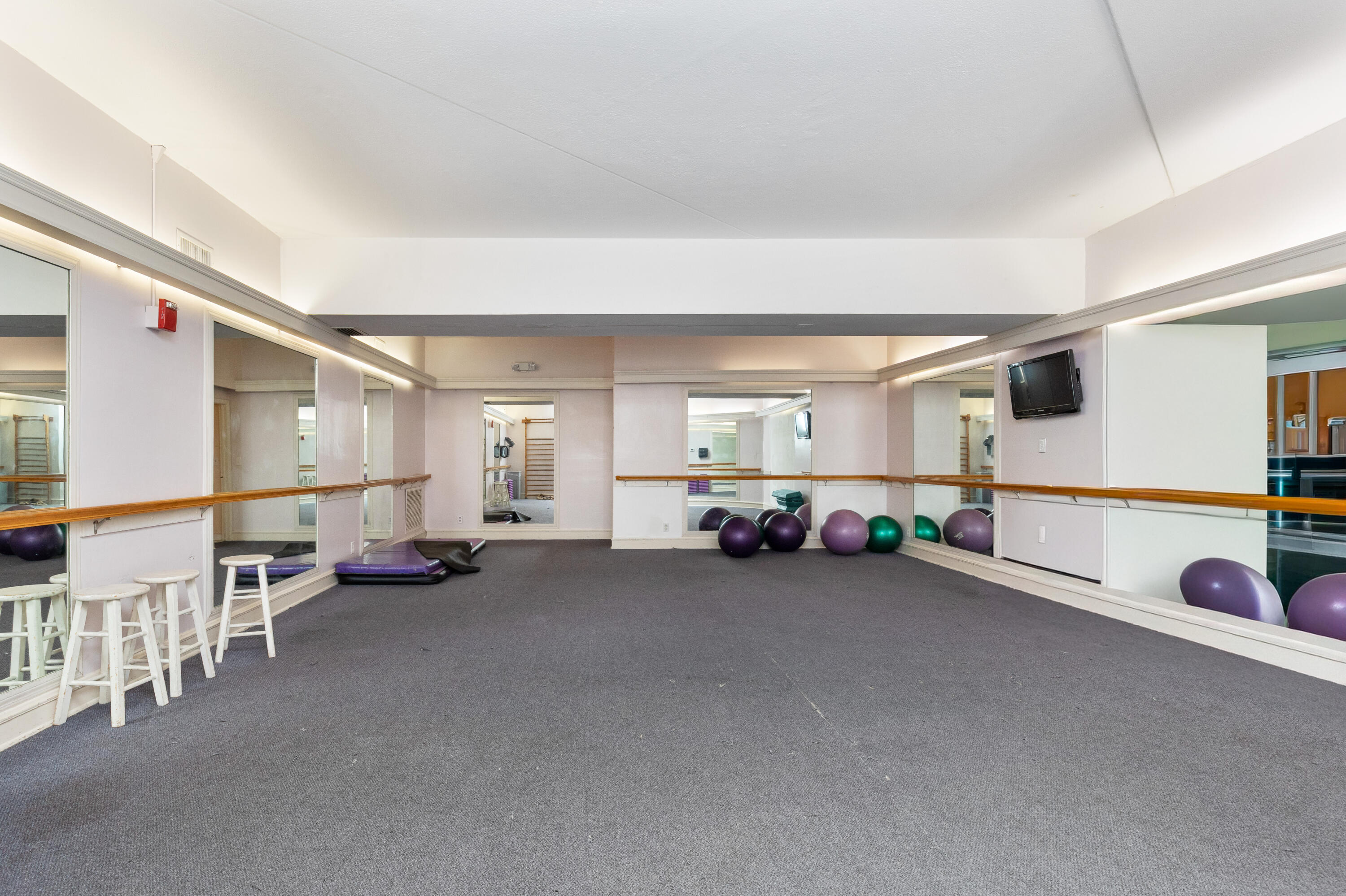 3710 Inverrary Drive, Unit 2G Lauderhill, FL 33319 - Photo 35 of 42 1I6A3368