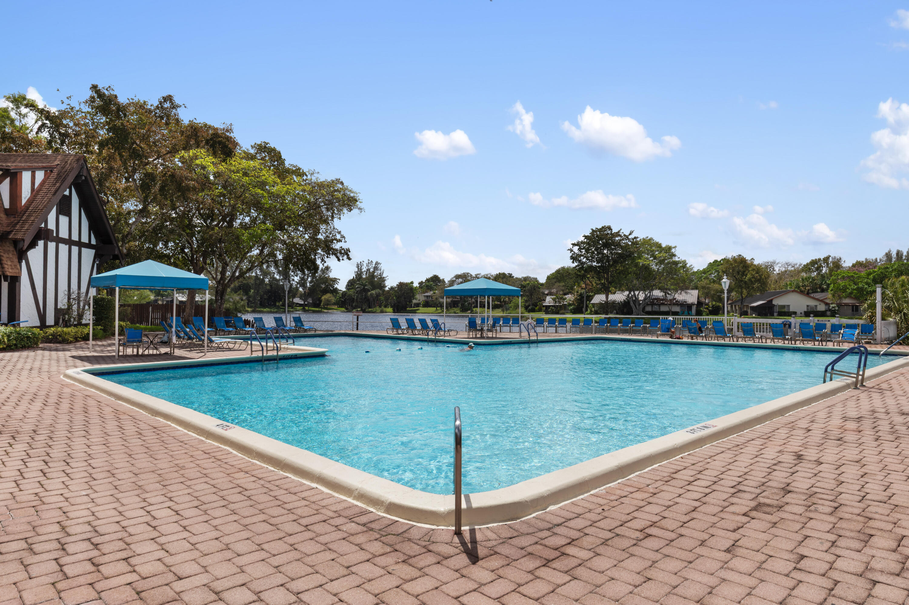 3710 Inverrary Drive, Unit 2G Lauderhill, FL 33319 - Photo 36 of 42 1I6A3378