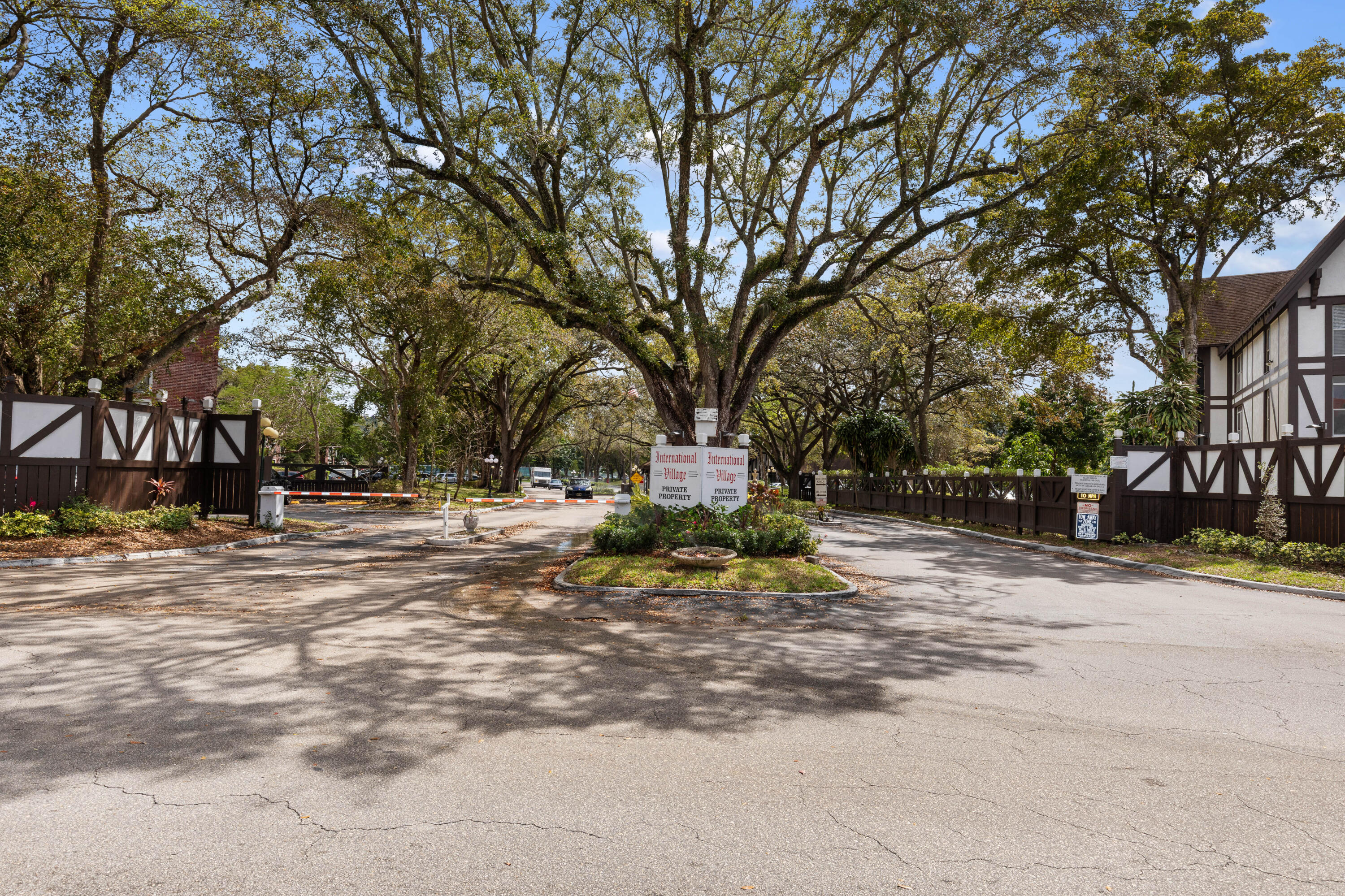 3710 Inverrary Drive, Unit 2G Lauderhill, FL 33319 - Photo 40 of 42 1I6A3386