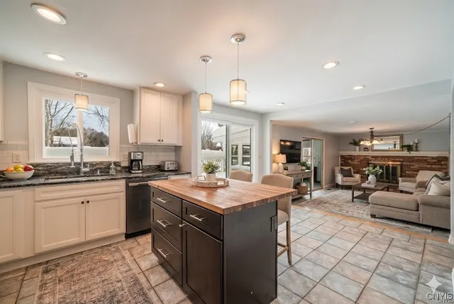 $334,900 | 10 Echodale Avenue, Lysander, NY 13027