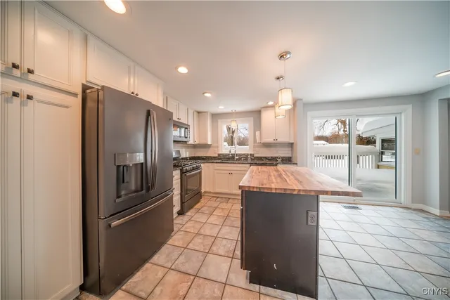 $334,900 | 10 Echodale Avenue, Lysander, NY 13027