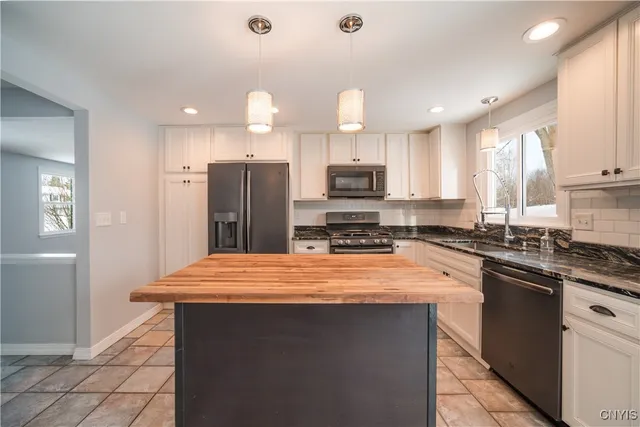 $334,900 | 10 Echodale Avenue, Lysander, NY 13027