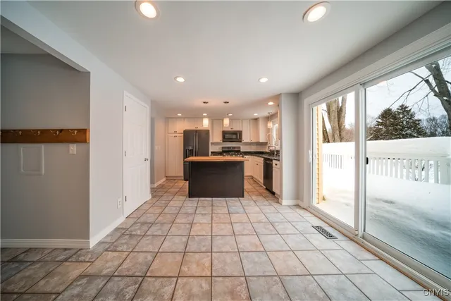 $334,900 | 10 Echodale Avenue, Lysander, NY 13027