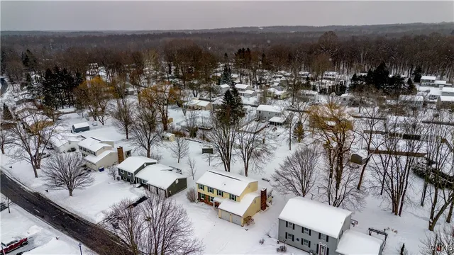 $334,900 | 10 Echodale Avenue, Lysander, NY 13027