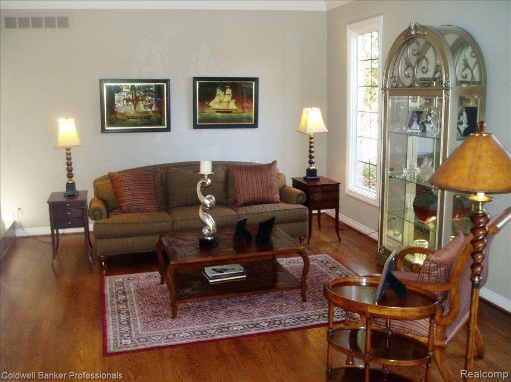 62 Hampton Road Grosse Pointe, MI 48236 - Photo 6 of 13 5-Living Room