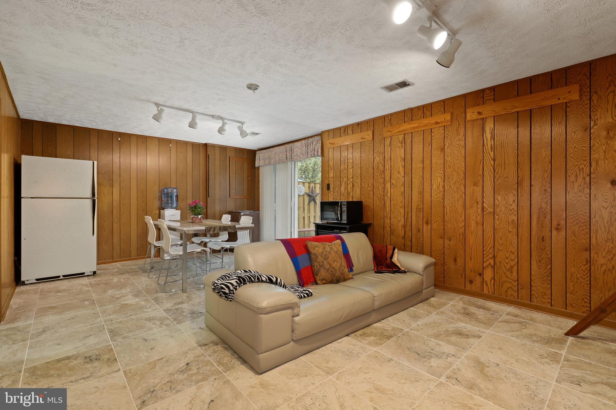 8374 Luce Court Springfield, VA 22153 - Photo 20 of 31 Gallery Image 20