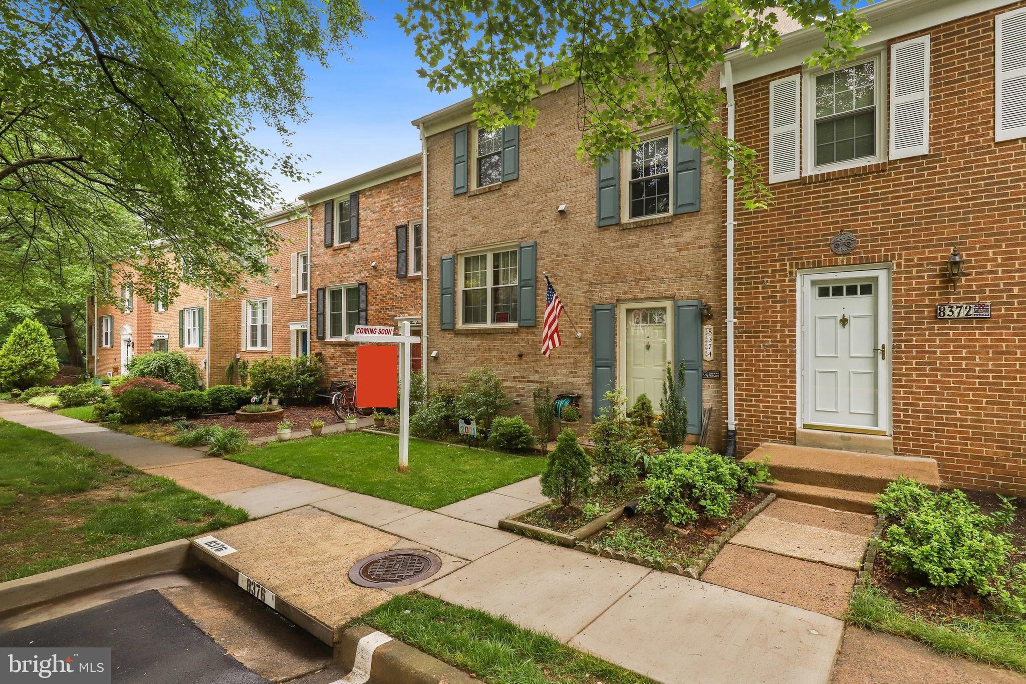 8374 Luce Court Springfield, VA 22153 - Photo 4 of 31 Gallery Image 4