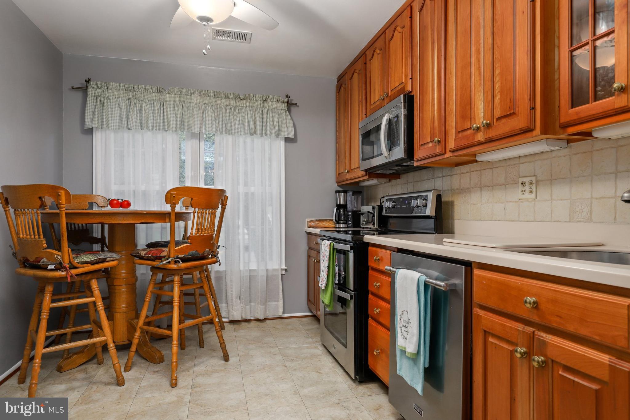 8374 Luce Court Springfield, VA 22153 - Photo 5 of 31 Gallery Image 5