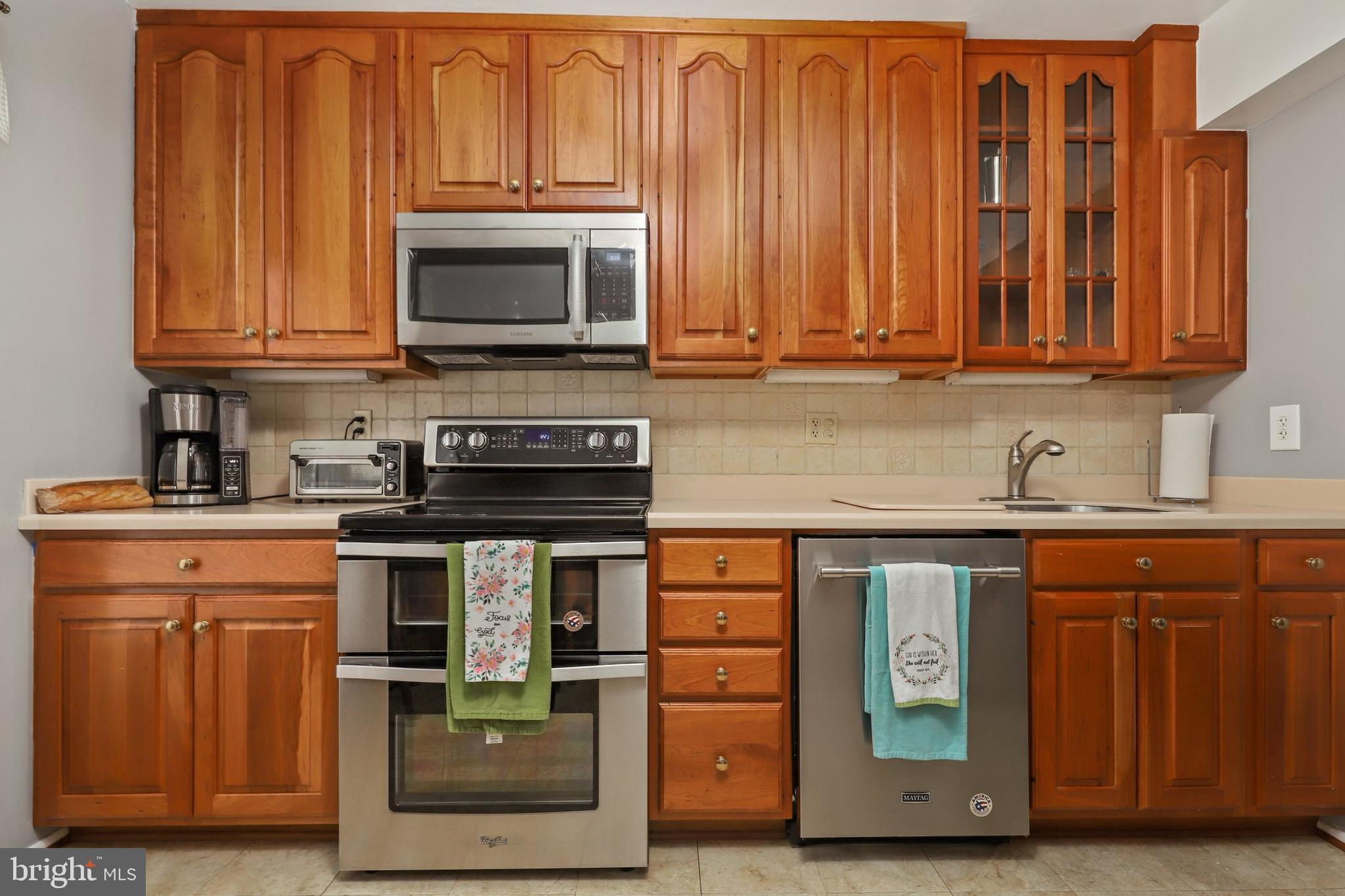 8374 Luce Court Springfield, VA 22153 - Photo 7 of 31 Gallery Image 7