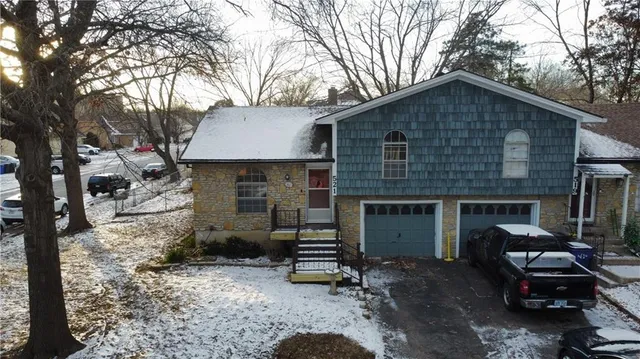 $235,000 | 521 South Cardinal Drive, Olathe, KS 66062