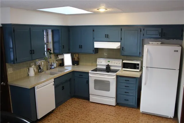 $235,000 | 521 South Cardinal Drive, Olathe, KS 66062