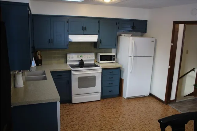 $235,000 | 521 South Cardinal Drive, Olathe, KS 66062