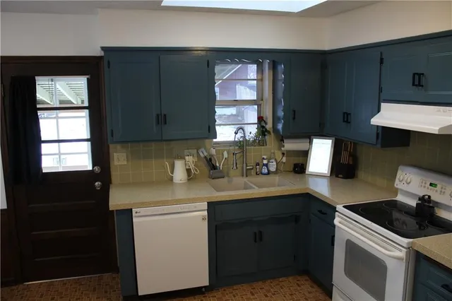 $235,000 | 521 South Cardinal Drive, Olathe, KS 66062