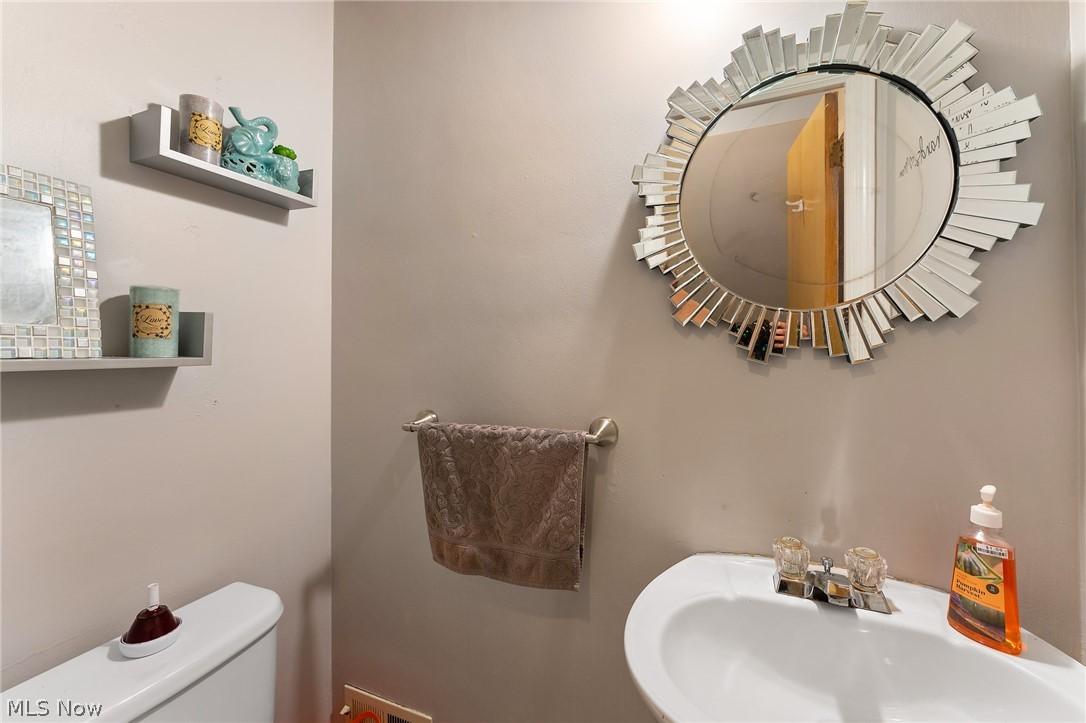 5251 Edenhurst Road Cleveland, OH 44124 - Photo 13 of 25 Gallery Image 13