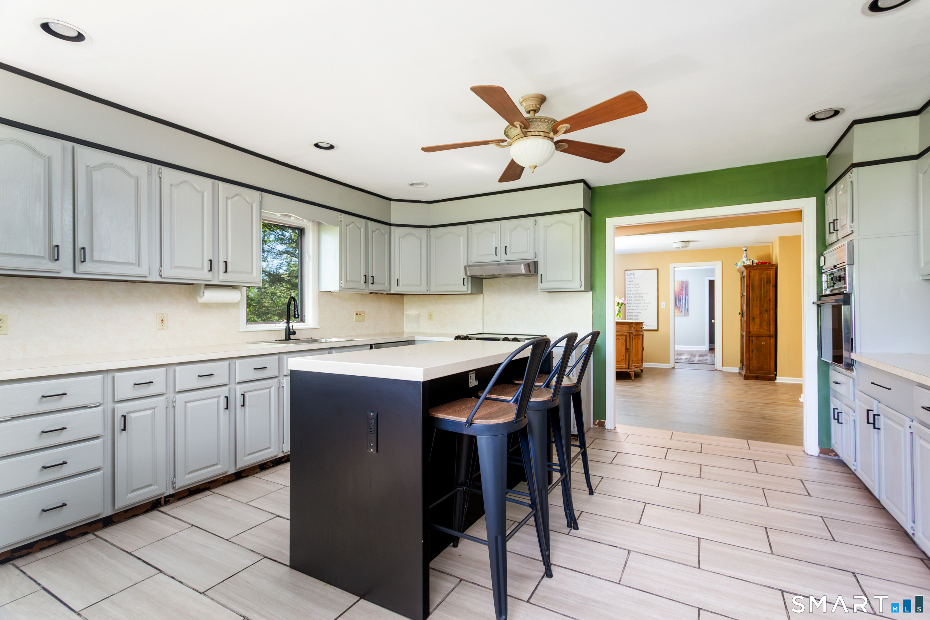 829 Scofieldtown Road Stamford, CT 06903 - Photo 7 of 34
