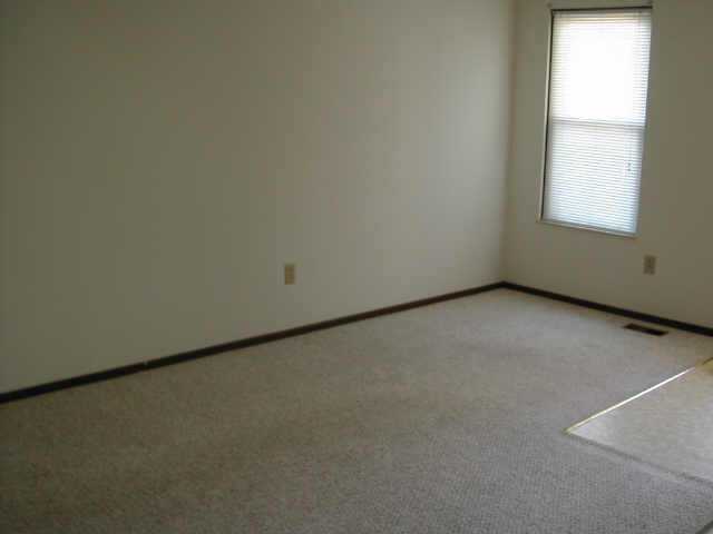 3814-3816 Petzinger Road Columbus, OH 43232 - Photo 5 of 8 Gallery Image 5