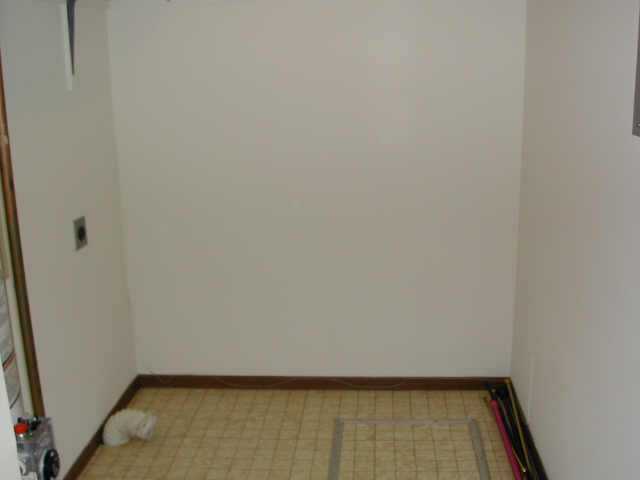 3814-3816 Petzinger Road Columbus, OH 43232 - Photo 6 of 8 Gallery Image 6