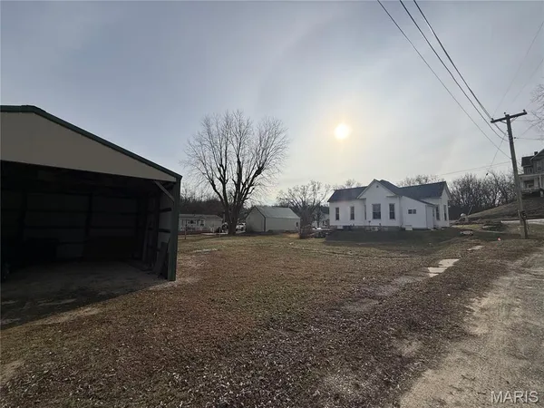 $114,900 | 121 South Low Street, Frankford, MO 63441