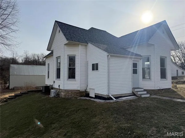 $114,900 | 121 South Low Street, Frankford, MO 63441