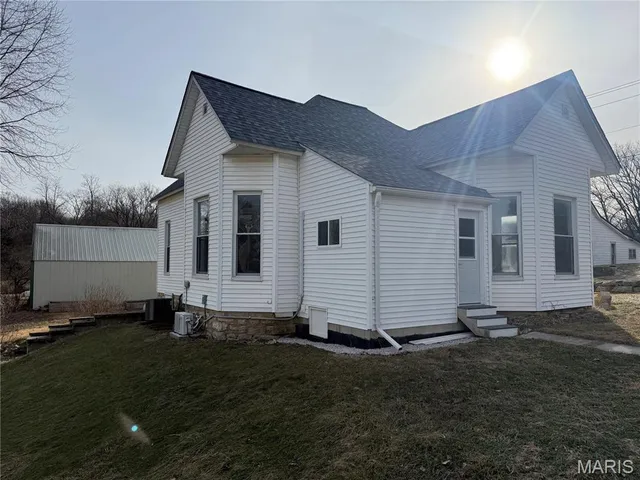 $124,900 | 121 South Low Street, Frankford, MO 63441