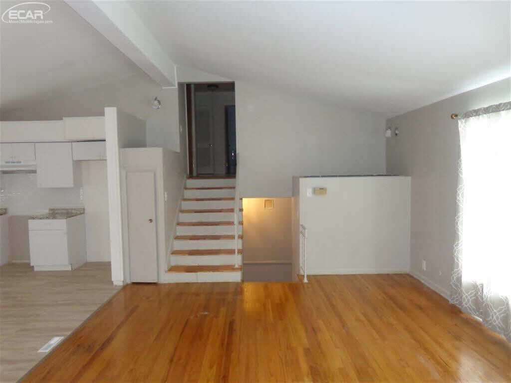 3421 Mackin Road Flint, MI 48504 - Photo 7 of 19 21410977-7.JPG