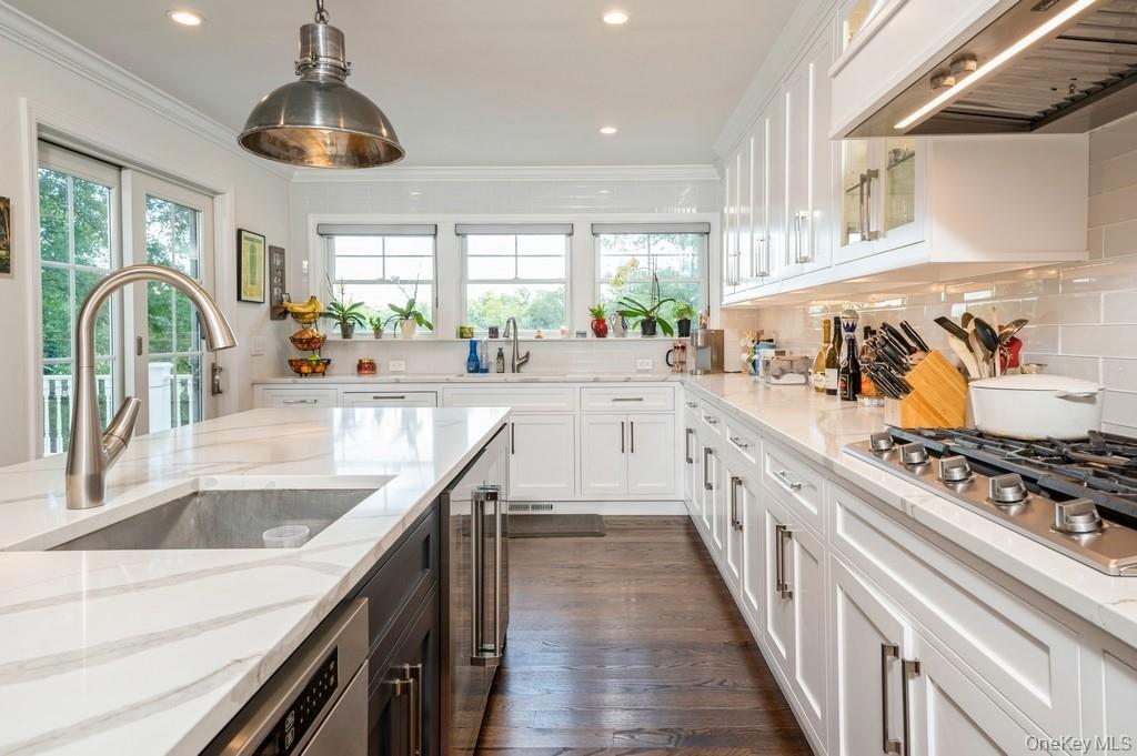 24 Sleepy Hollow Road Rye Brook, NY 10573 - Photo 8 of 29