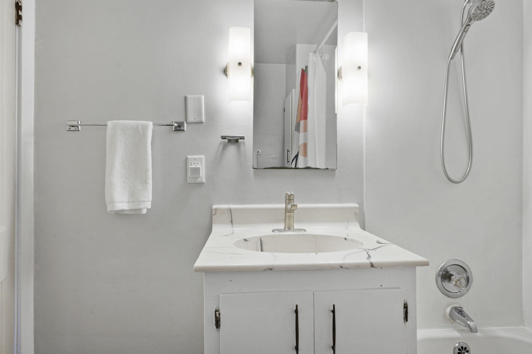 718 West Olin Avenue Madison, WI 53715 - Photo 15 of 33