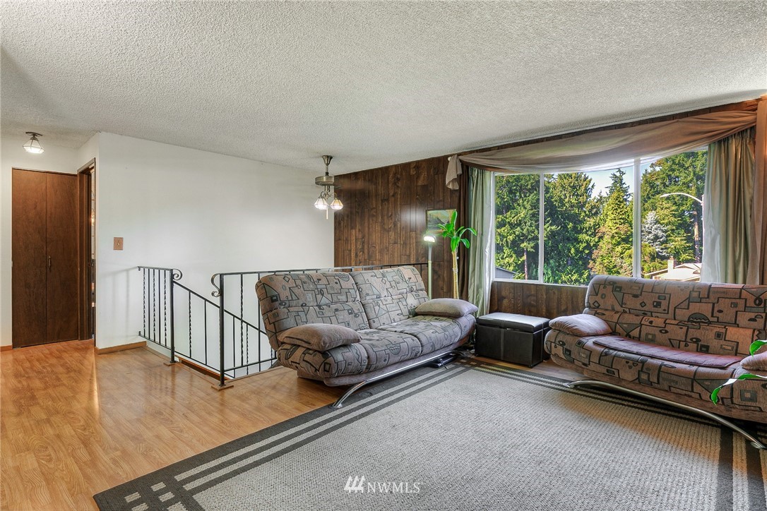 19926 34th Drive Southeast Bothell, WA 98012 - Photo 4 of 20 Gallery Image 4