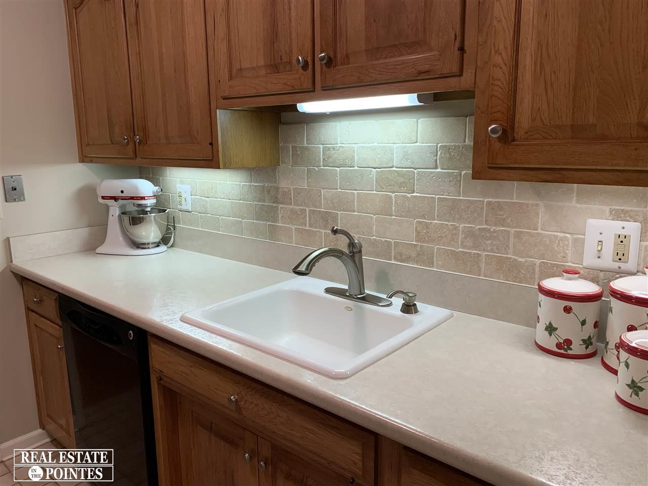 1750 Vernier Road, Unit 20 Grosse Pointe Woods, MI 48236 - Photo 10 of 25